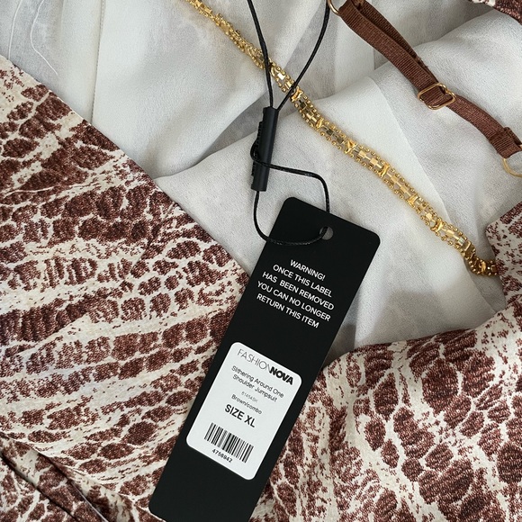 BNWT Fashion Nova One shoulder jumpsuit - Picture 3 of 9